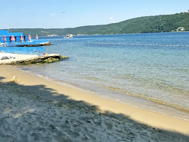 Altınkum Kadınlar Plajı sakin kumsalı ve deniz kıyısı